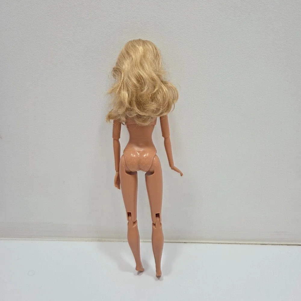 Nude Barbie 2009 Fashionistas Glam Wave 1 Articulated Blonde CEO Face R9878 Doll